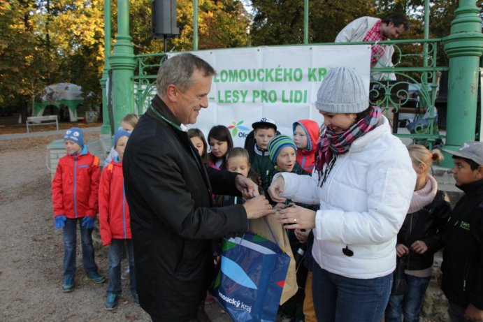 Hejtman Rozbořil zahájil Oslavy lesa na Floře