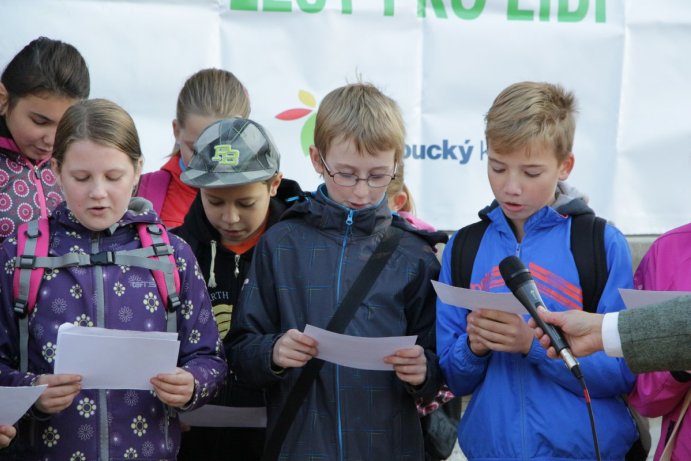 Hejtman Rozbořil zahájil Oslavy lesa na Floře