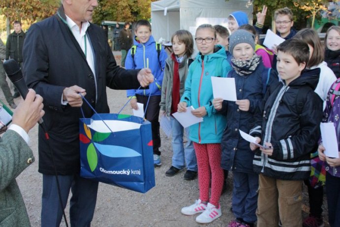 Hejtman Rozbořil zahájil Oslavy lesa na Floře