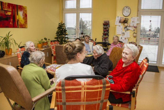 Hejtman otevřel nově zrekonstruovaný domov pro seniory Pohoda ve Chválkovicích