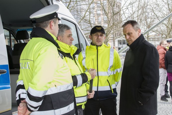 Olomoucký kraj pořídil speciální auto ke kontrole nákladních vozidel a autobusů