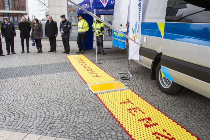 Olomoucký kraj pořídil speciální auto ke kontrole nákladních vozidel a autobusů