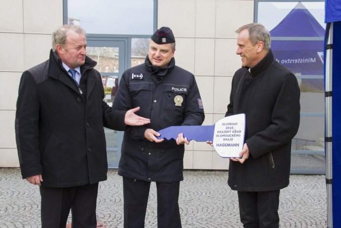 Olomoucký kraj pořídil speciální auto ke kontrole nákladních vozidel a autobusů