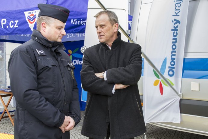 Olomoucký kraj pořídil speciální auto ke kontrole nákladních vozidel a autobusů