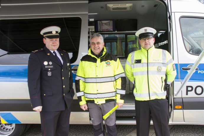 Olomoucký kraj pořídil speciální auto ke kontrole nákladních vozidel a autobusů