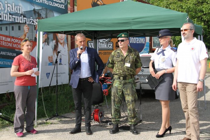 Hejtman Rozbořil pokřtil knihu o dobrovolných hasičích Olomouckého kraje