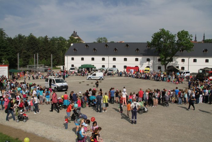 Hejtman Rozbořil pokřtil knihu o dobrovolných hasičích Olomouckého kraje