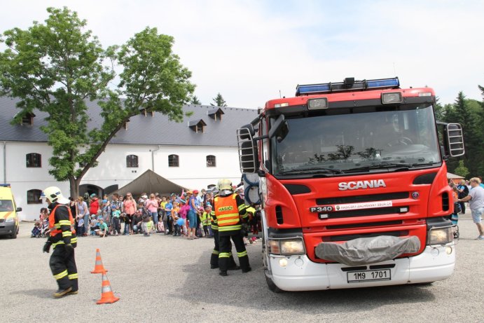 Hejtman Rozbořil pokřtil knihu o dobrovolných hasičích Olomouckého kraje