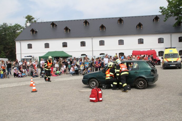 Hejtman Rozbořil pokřtil knihu o dobrovolných hasičích Olomouckého kraje