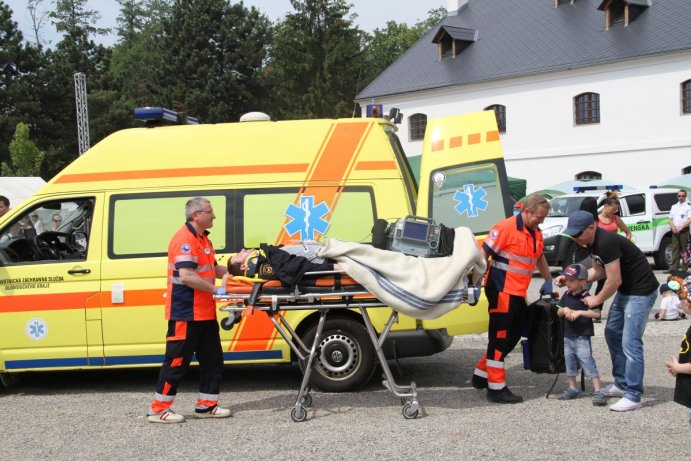 Hejtman Rozbořil pokřtil knihu o dobrovolných hasičích Olomouckého kraje