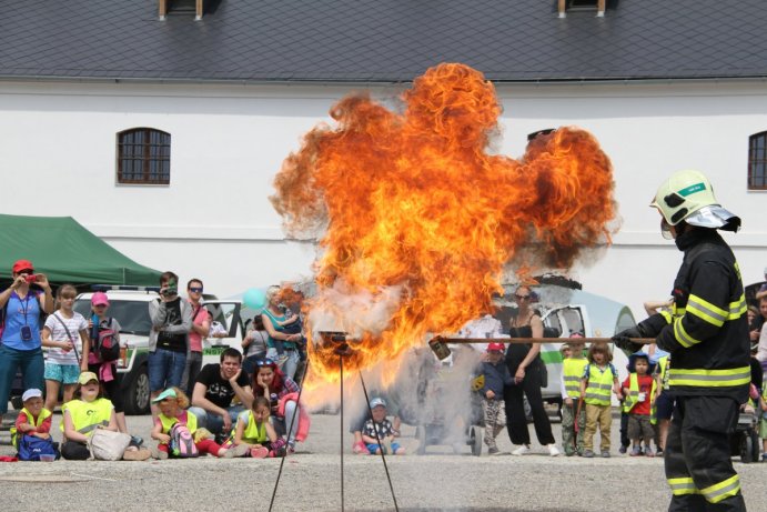 Hejtman Rozbořil pokřtil knihu o dobrovolných hasičích Olomouckého kraje