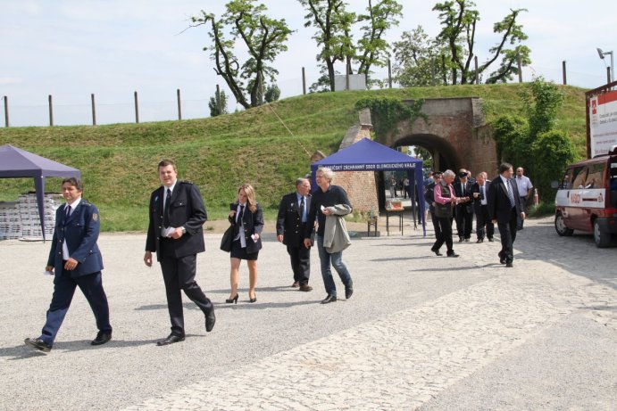 Hejtman Rozbořil pokřtil knihu o dobrovolných hasičích Olomouckého kraje