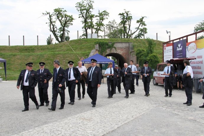 Hejtman Rozbořil pokřtil knihu o dobrovolných hasičích Olomouckého kraje