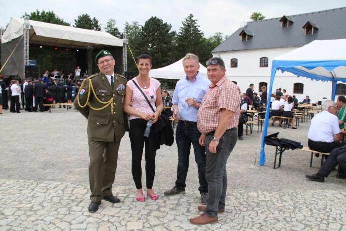 Hejtman Rozbořil pokřtil knihu o dobrovolných hasičích Olomouckého kraje