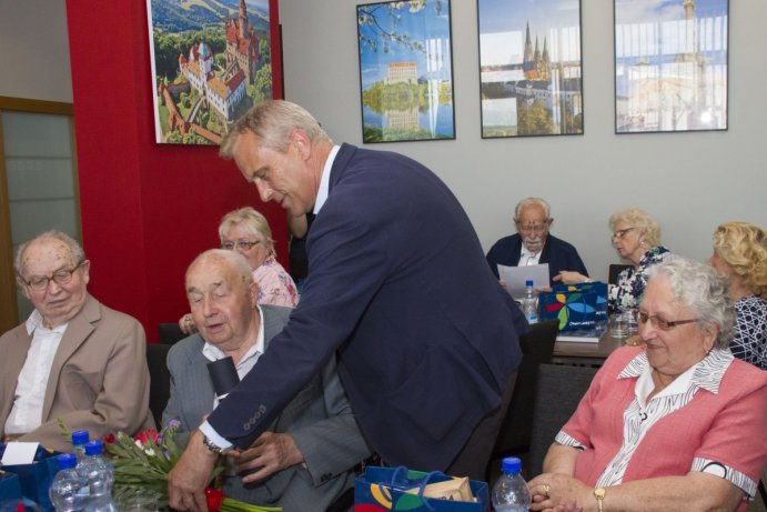 Olomoucký kraj podpořil válečné veterány a politické vězně