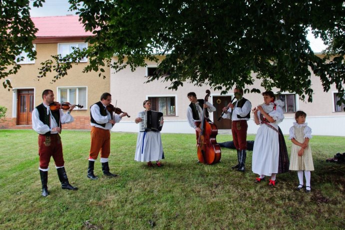 V Doloplazech proběhla tradiční Jízda králů