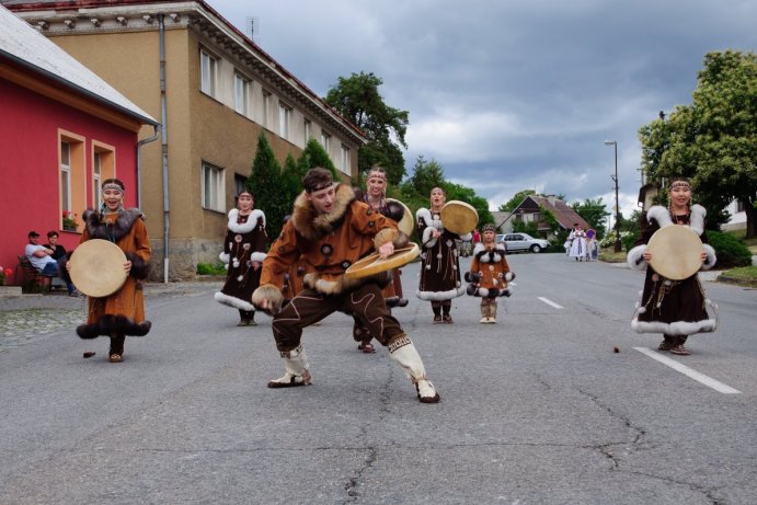 V Doloplazech proběhla tradiční Jízda králů