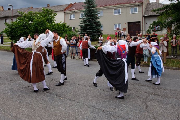 V Doloplazech proběhla tradiční Jízda králů