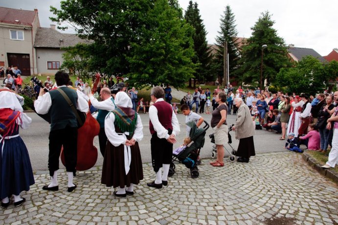 V Doloplazech proběhla tradiční Jízda králů