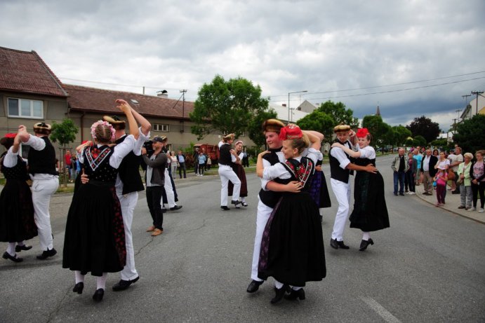 V Doloplazech proběhla tradiční Jízda králů