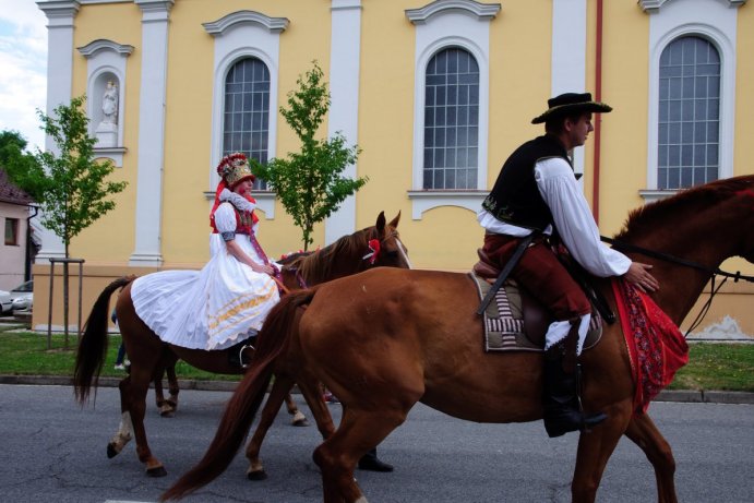 V Doloplazech proběhla tradiční Jízda králů