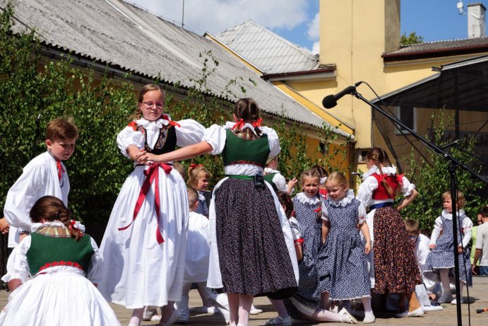 V Doloplazech proběhla tradiční Jízda králů