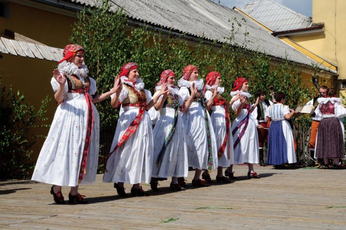 V Doloplazech proběhla tradiční Jízda králů