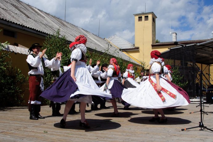 V Doloplazech proběhla tradiční Jízda králů