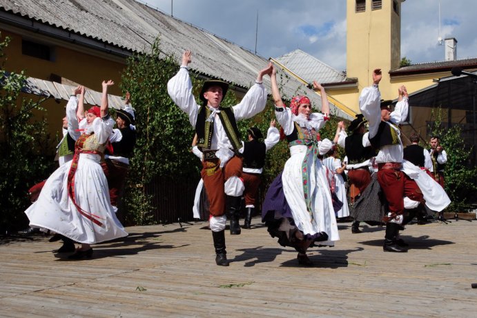 V Doloplazech proběhla tradiční Jízda králů