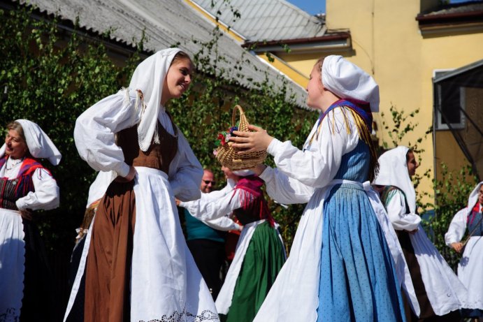 V Doloplazech proběhla tradiční Jízda králů