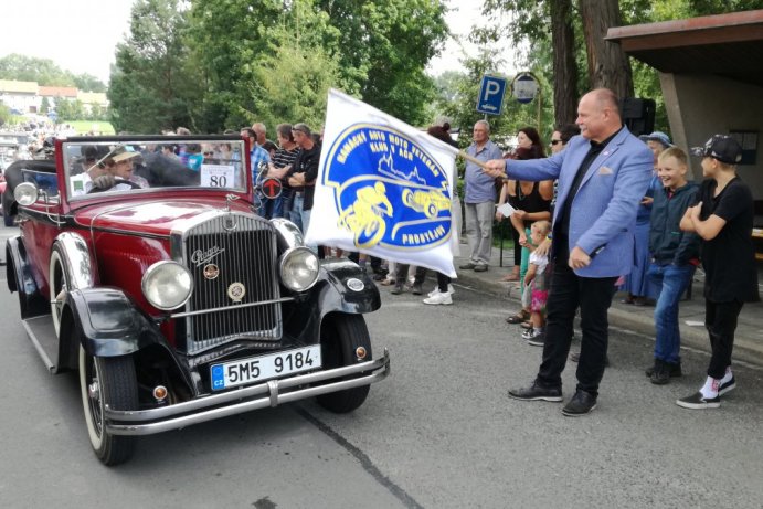 Hejtman Ladislav Okleštěk odstartoval Rallye na pohodu