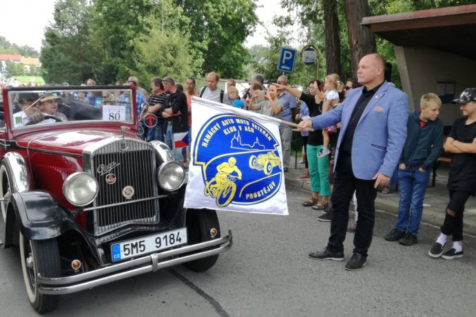 Hejtman Ladislav Okleštěk odstartoval Rallye na pohodu