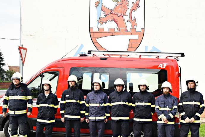 Hejtman Ladislav Okleštěk pokřtil nový automobil jednotky SDH v Majetíně