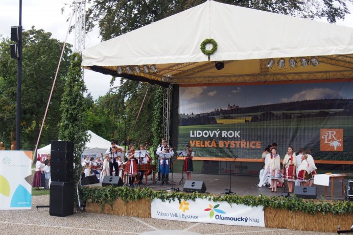 Hejtman Ladislav Okleštěk se zúčastnil mezinárodního folklorního festivalu ve Velké Bystřici