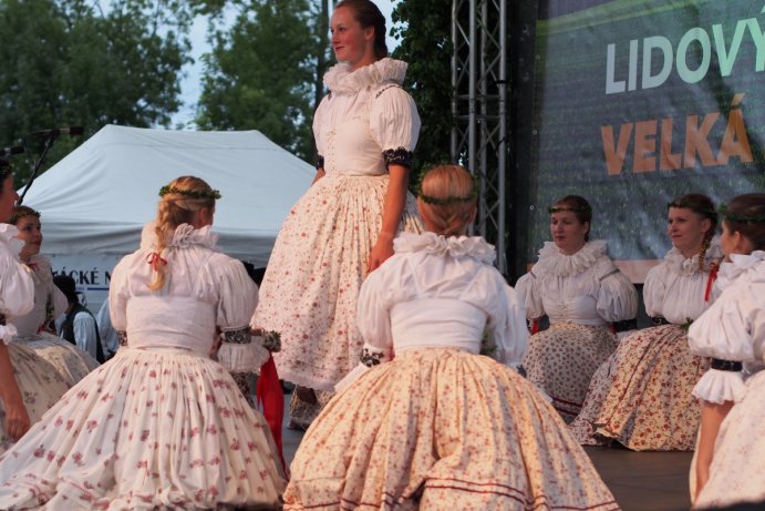 Hejtman Ladislav Okleštěk se zúčastnil mezinárodního folklorního festivalu ve Velké Bystřici