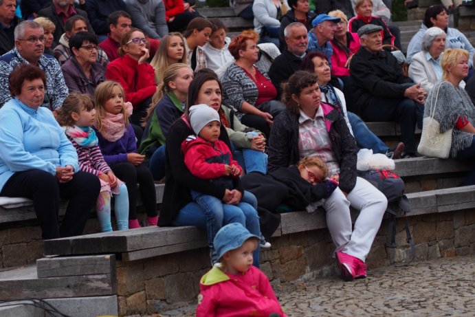 Hejtman Ladislav Okleštěk se zúčastnil mezinárodního folklorního festivalu ve Velké Bystřici