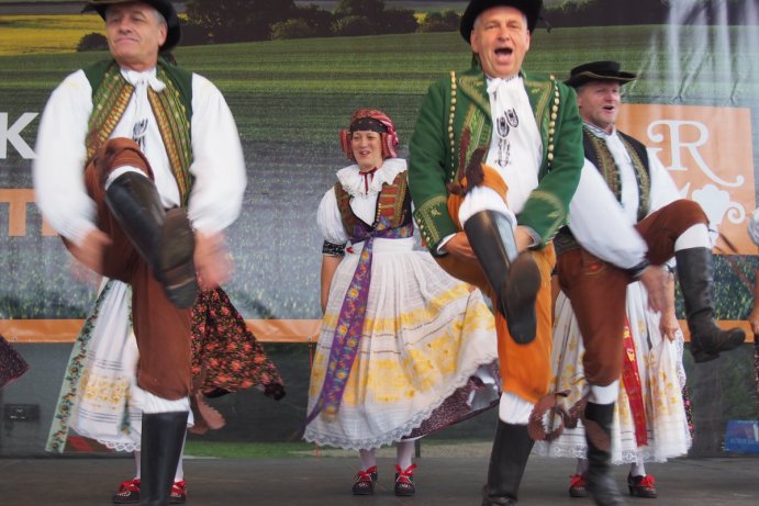 Hejtman Ladislav Okleštěk se zúčastnil mezinárodního folklorního festivalu ve Velké Bystřici