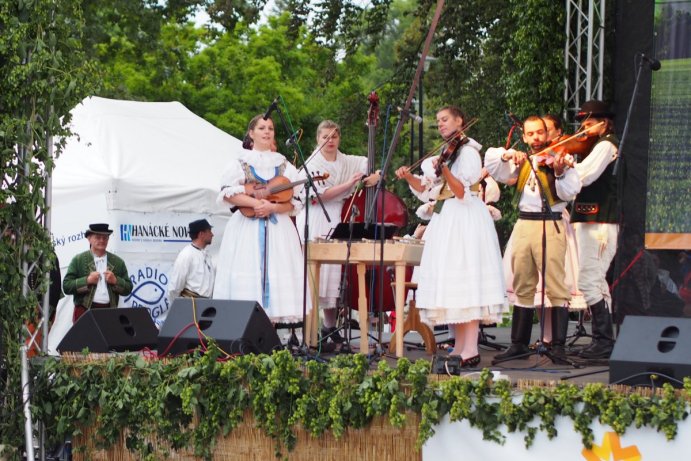 Hejtman Ladislav Okleštěk se zúčastnil mezinárodního folklorního festivalu ve Velké Bystřici