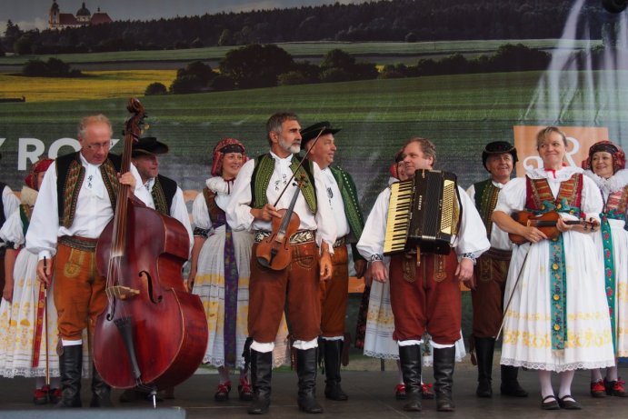 Hejtman Ladislav Okleštěk se zúčastnil mezinárodního folklorního festivalu ve Velké Bystřici