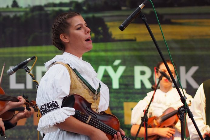 Hejtman Ladislav Okleštěk se zúčastnil mezinárodního folklorního festivalu ve Velké Bystřici