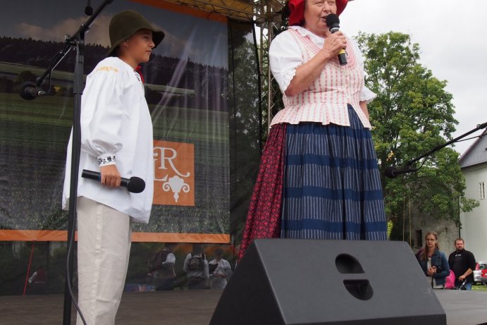 Hejtman Ladislav Okleštěk se zúčastnil mezinárodního folklorního festivalu ve Velké Bystřici