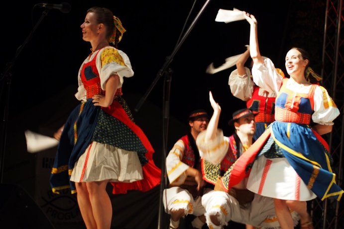 Hejtman Ladislav Okleštěk se zúčastnil mezinárodního folklorního festivalu ve Velké Bystřici