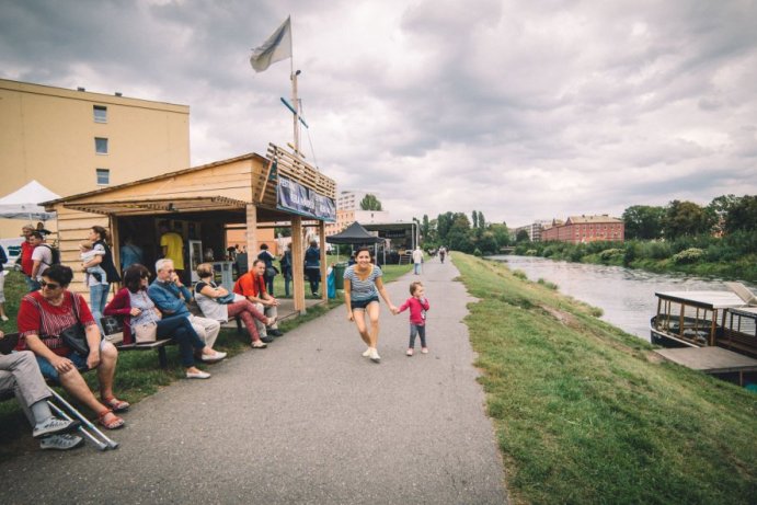 Řeku Moravu v Olomouci brázdí Marie Terezie. Novou loď pokřtil hejtman Ladislav Okleštěk     Foto: Jan Andrash