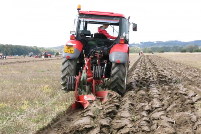 Na Přerovsku se soutěžilo v orbě. Pluhem, koňmi i historickou technikou