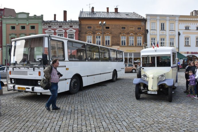 Hranice mají plně elektrifikovanou MHD. Jako první v zemi