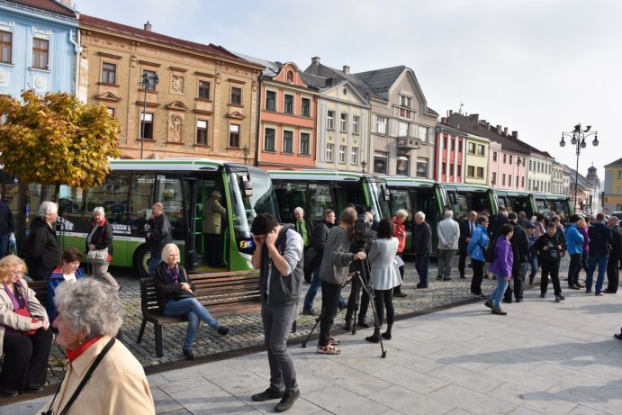 Hranice mají plně elektrifikovanou MHD. Jako první v zemi