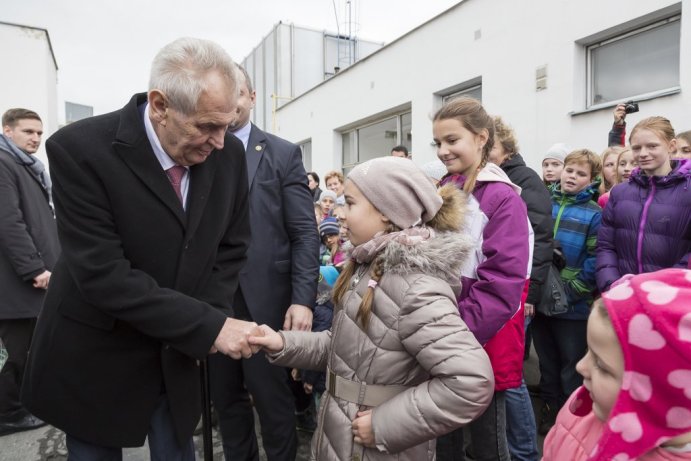 Tečku za návštěvou prezidenta udělala Vápenná