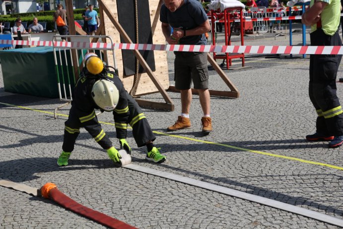 Hejtman Ladislav Okleštěk zahájil soutěž o nejtvrdšího hasiče