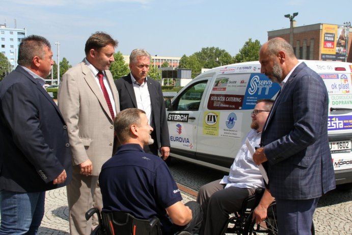 Nový automobil pro APA VČAS. Pod záštitou náměstka hejtmana Jiřího Zemánka