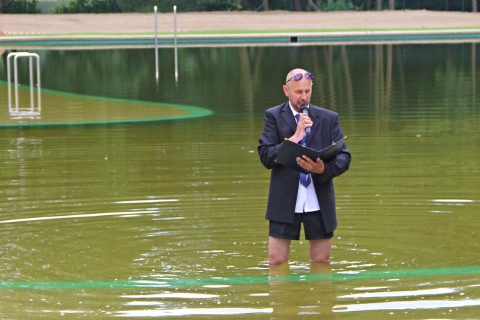 Slavnostní otevření přírodního koupacího biotopu v Otaslavicích